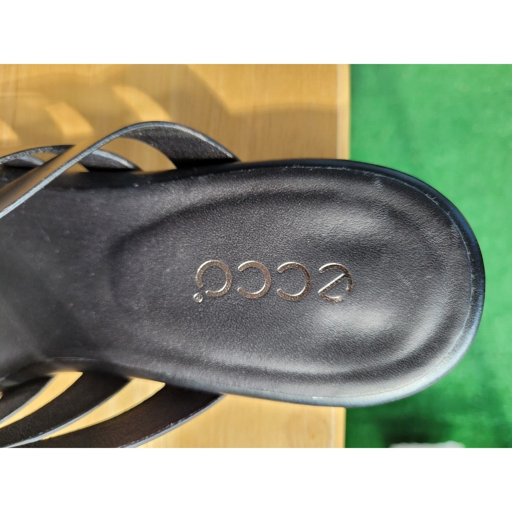 ❤️9 Woman's Ecco Sandals. Black, slip-on sandals❤️ - Picture 6 of 10
